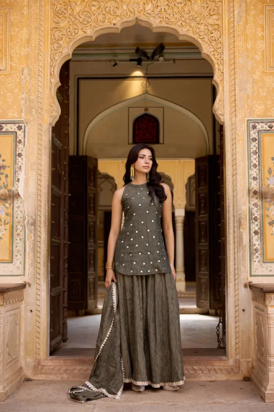 Gray tissue sharara set