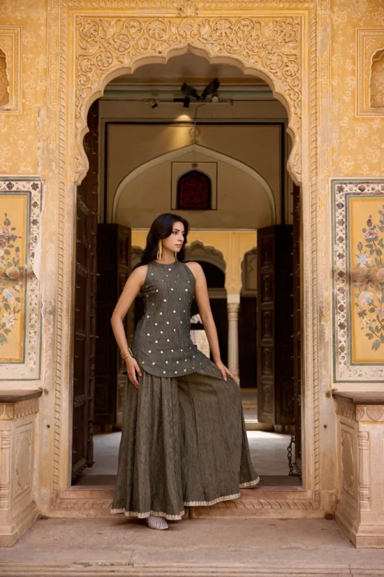 Gray tissue sharara set