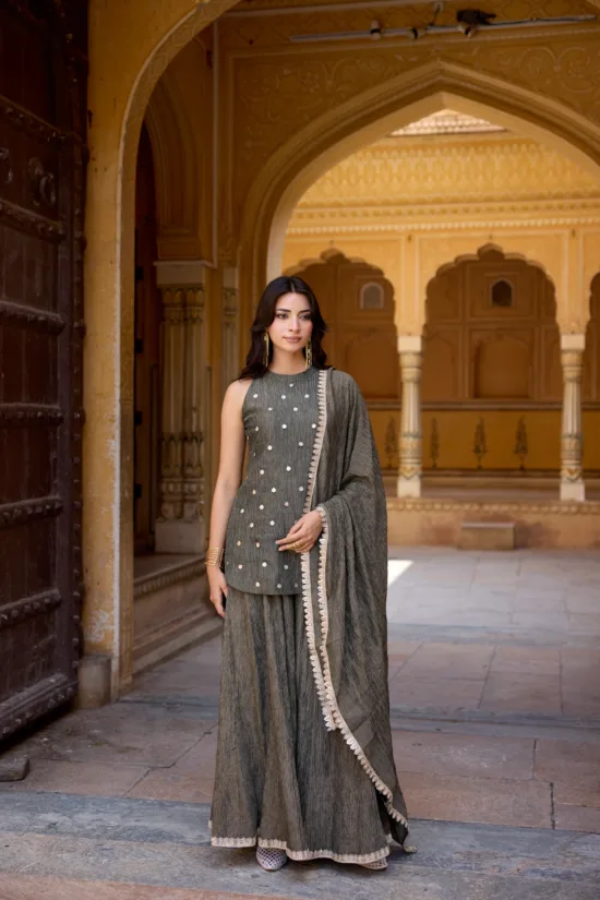 Gray tissue sharara set